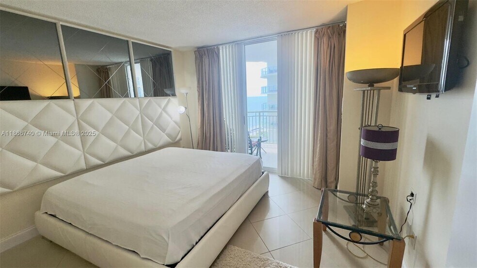 Building Photo - 17375 Collins Ave