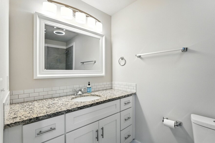 Building Photo - 4720 E Frederick Ave