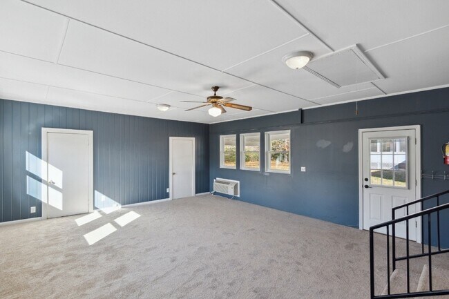 Building Photo - 220 Bartonwood Dr