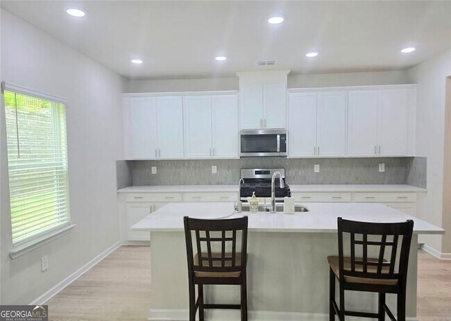 Building Photo - 327 Vly Oak Dr