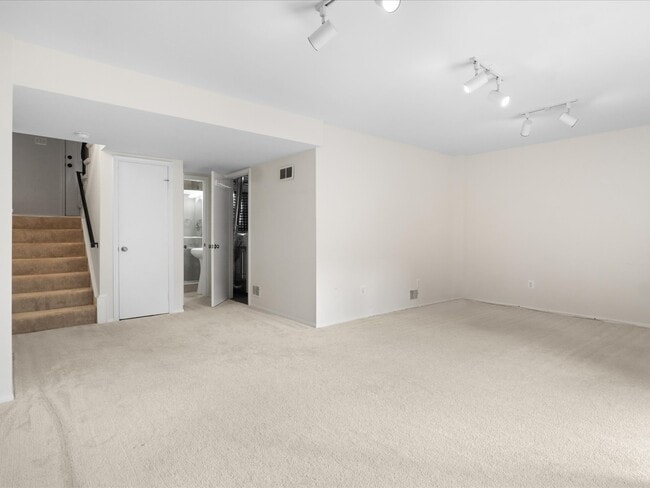 Building Photo - 8403 Thompson Rd