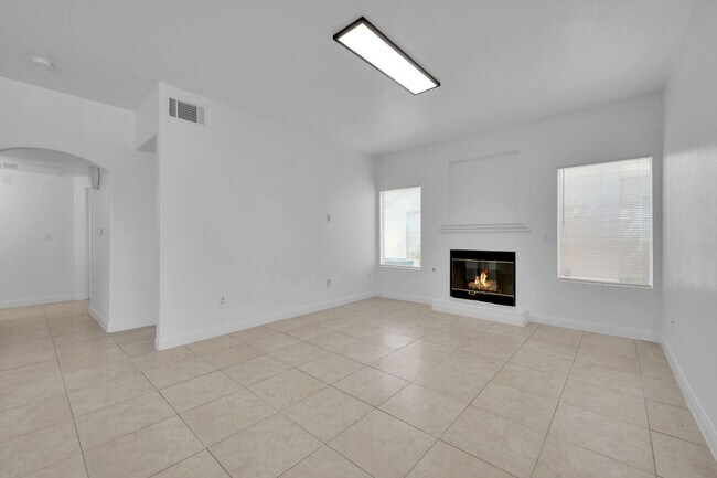 Building Photo - 2 BEDROOM 2 BATH CONDO NEW FLOORING