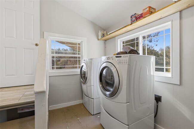 Building Photo - 2505 Belaire W Ln