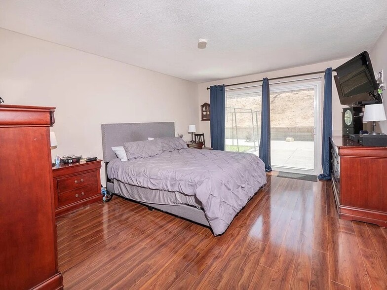 Master bedroom - 4207 Rimcrest Dr