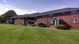 Building Photo - Quaker Village