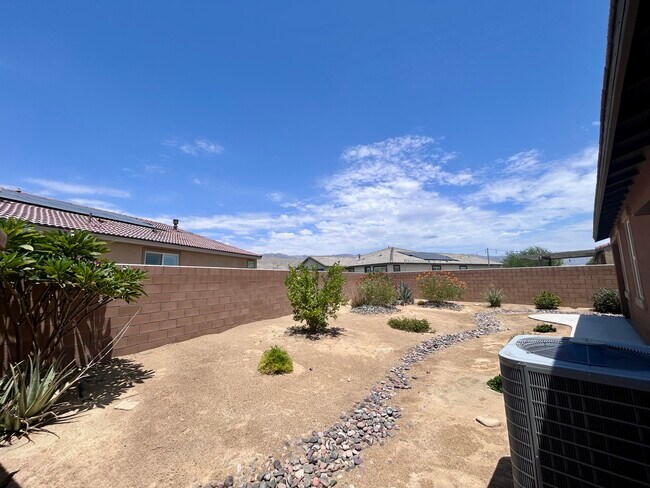 Building Photo - 40082 Catania Ct