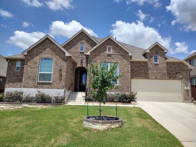 Building Photo - Beautiful 4 bedroom with a pool!!!