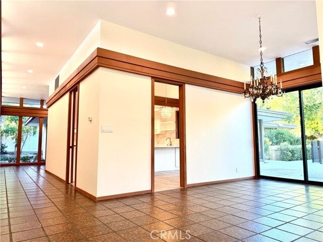 Building Photo - 880 N Gainsborough Dr