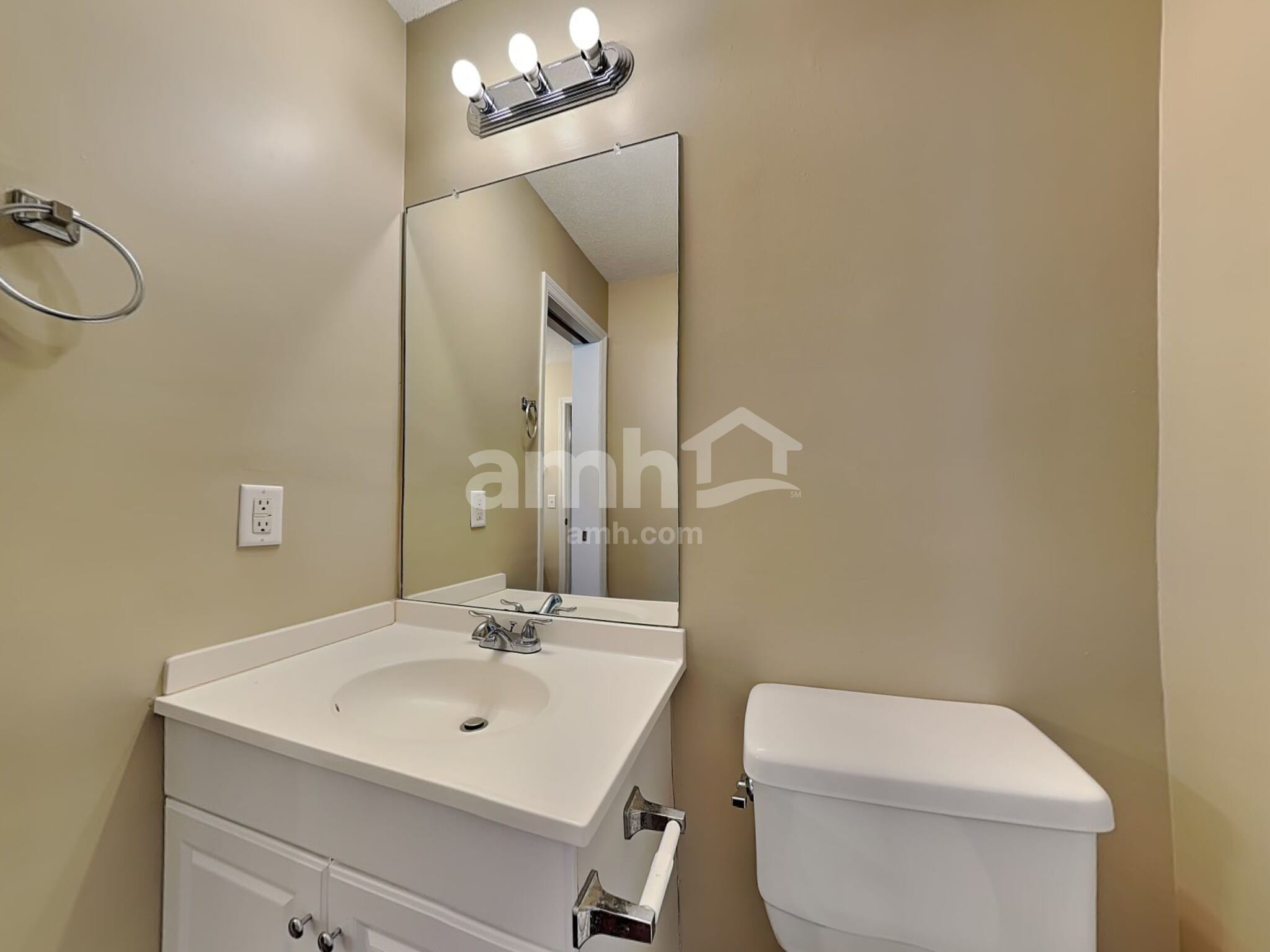 Building Photo - 634 Coopers Ln N