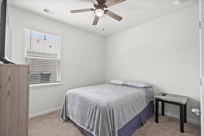 Building Photo - 3927 Nandina Ct