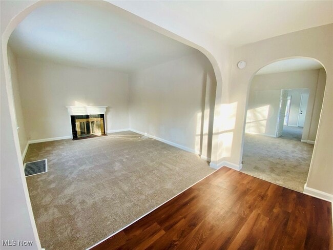 Building Photo - 383 Black St