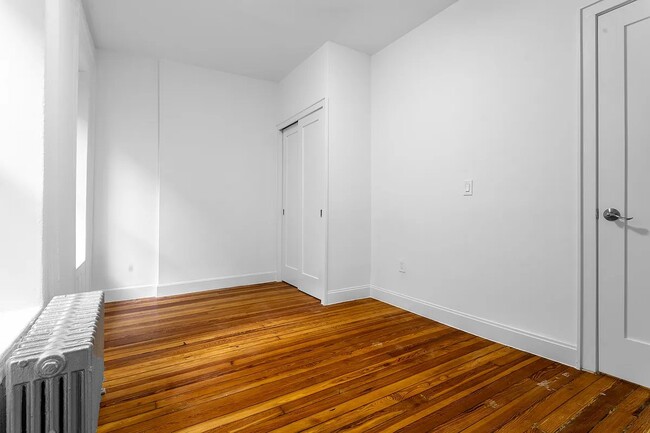 Building Photo - 443 E 88th St