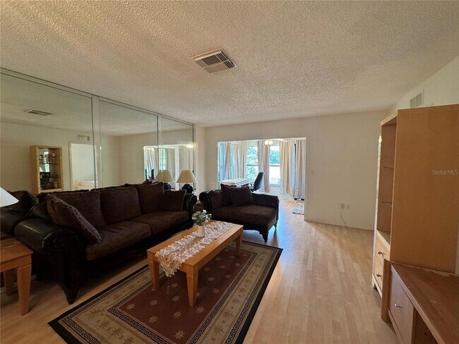 Building Photo - 2928 Bancroft Cir E