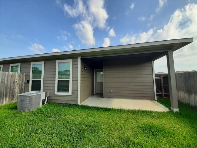 Building Photo - 9877 Grosbeak Ln