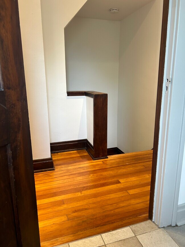 2nd floor landing, interesting design - 615 S 6th St