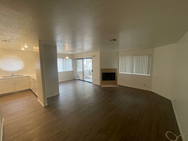 Building Photo - Centrally Located Gated Downstairs Condo R...