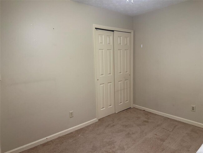 Building Photo - 803 Summer Ln
