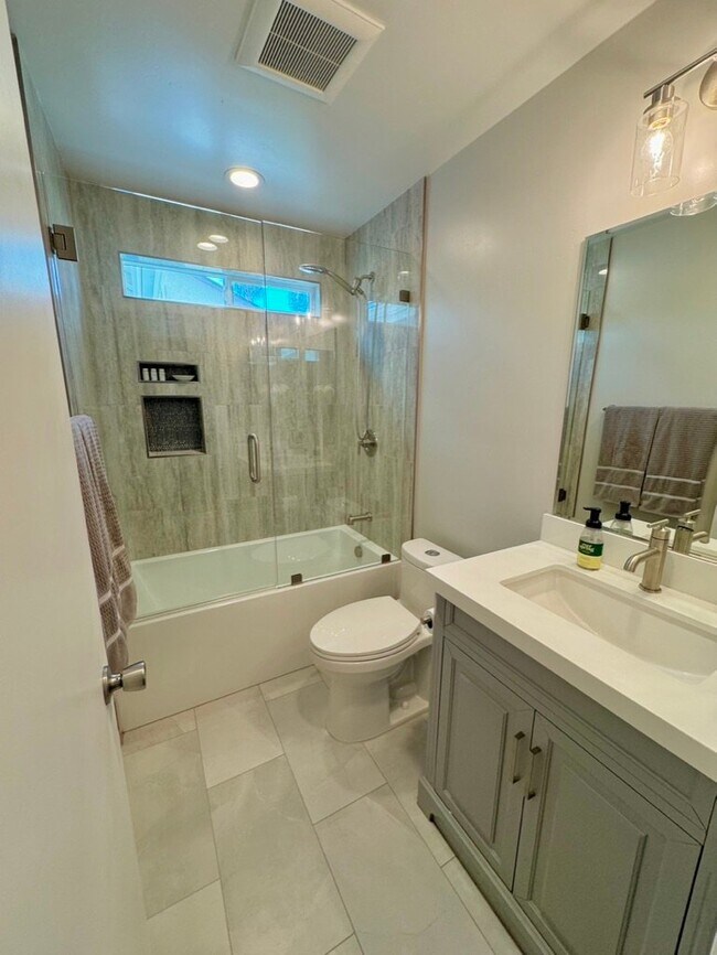 Building Photo - 10692 Braverman Dr