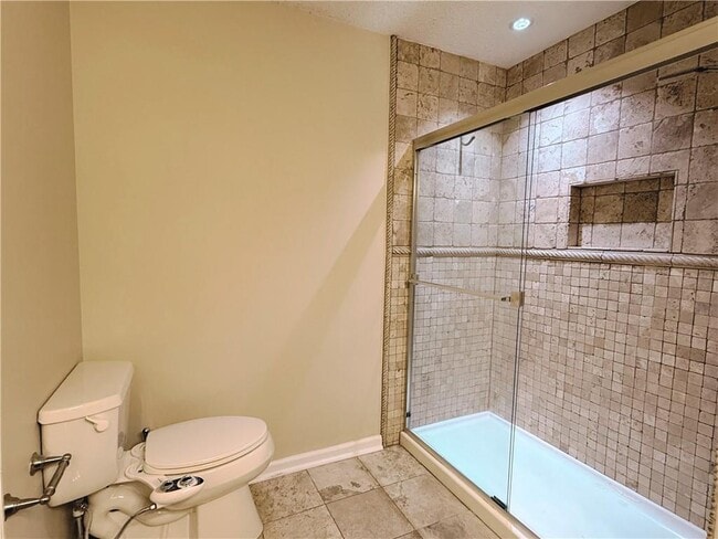 Building Photo - 7024 Somerset Cir