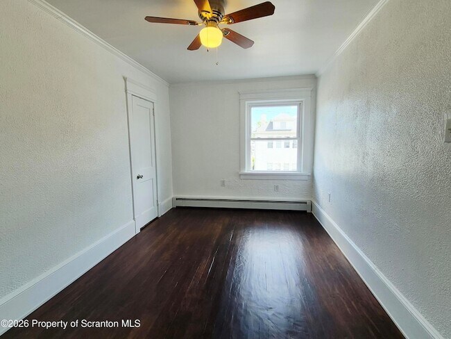 Building Photo - 215 Taft St