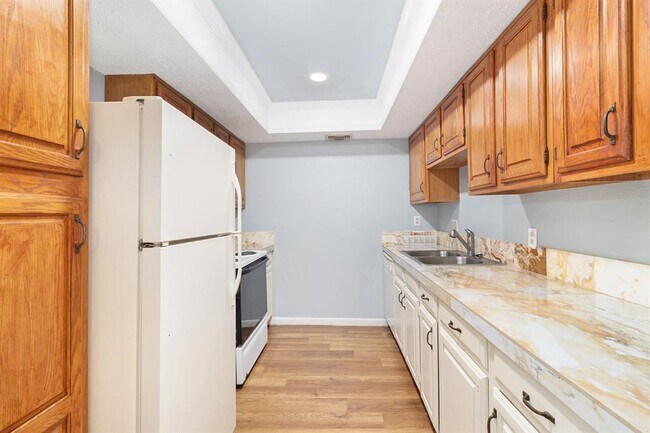 Building Photo - 2826 S Bartell Dr