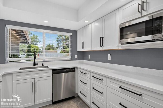 Building Photo - Beautifully Updated 4Bdm 2Ba Home with Den in Chandler!
