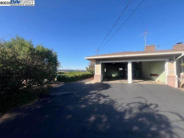 Building Photo - 2755 Pineridge Rd