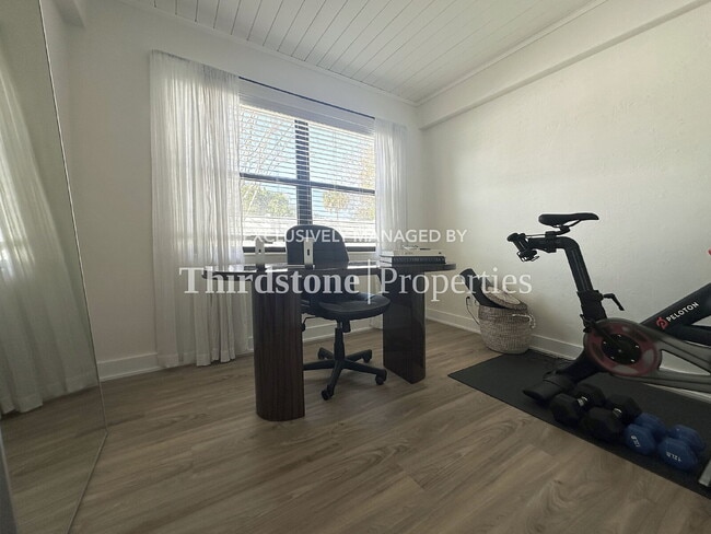 Building Photo - 928 9th Ave N