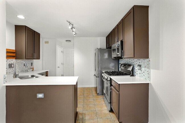 Building Photo - 16846 S Mallard Ln