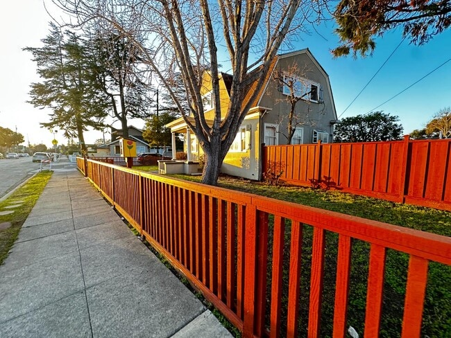 Building Photo - 1010 Dutton Ave