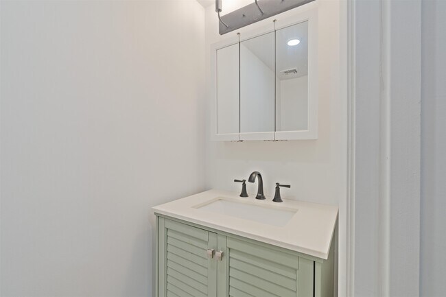 Building Photo - 47 Poplar St