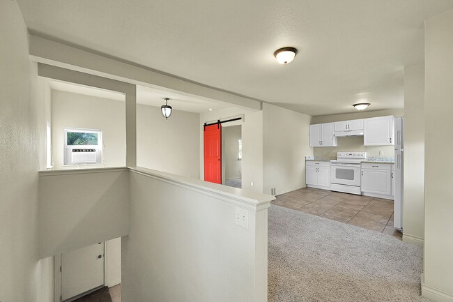 Building Photo - Nestled in DT OCC- Updated 2 bed 1 bath, w...