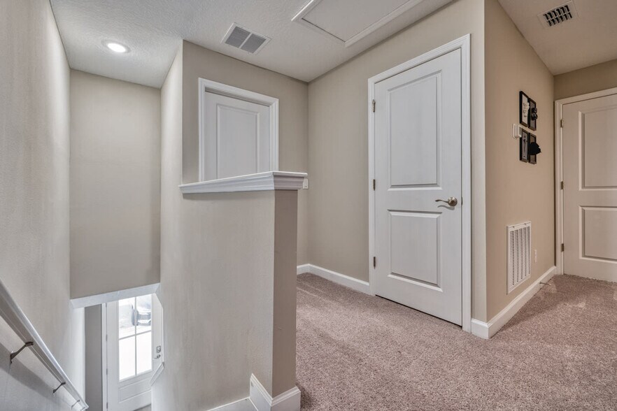 Building Photo - 8013 Formosa Vly Pl
