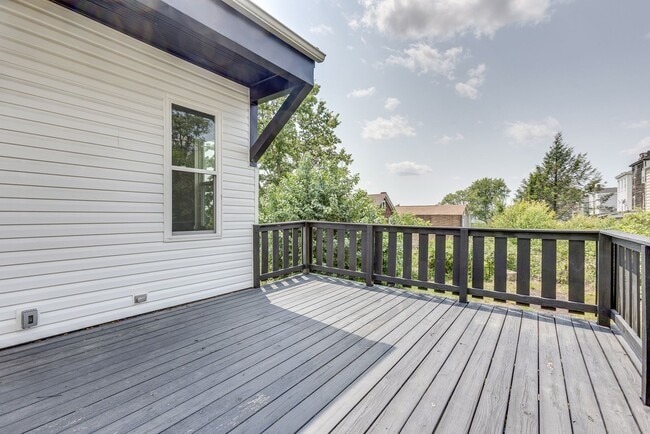 Building Photo - 19 Allen St