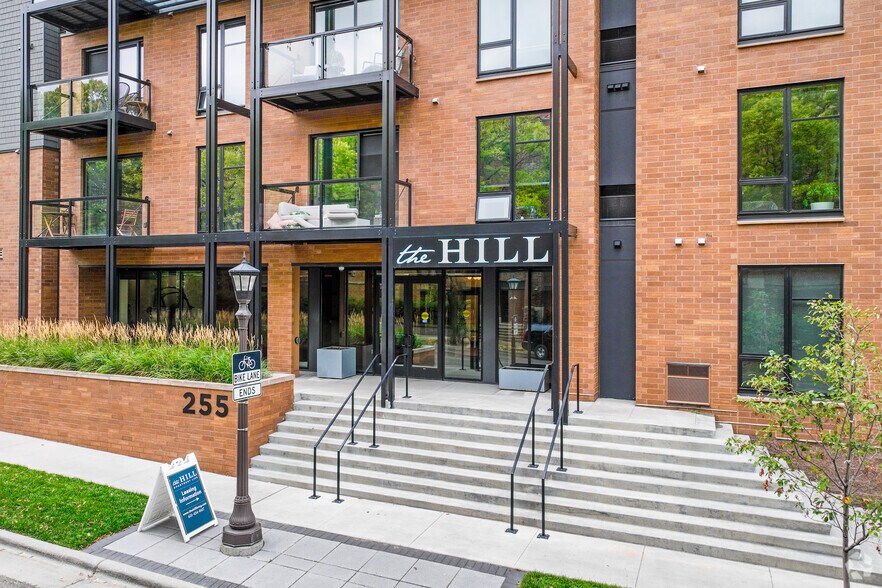 Primary Photo - The Hill