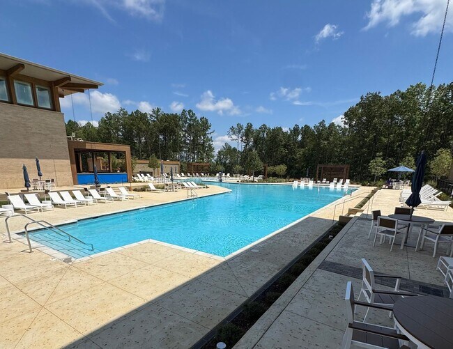 Building Photo - Discover Iris Grove at Everlee