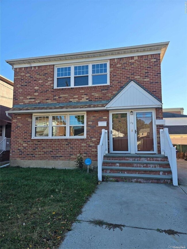 Building Photo - 70 E Valley Stream Blvd