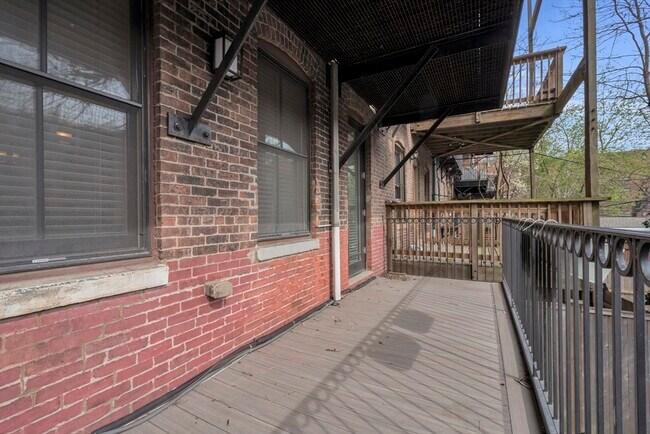 Building Photo - 26 Yarmouth St