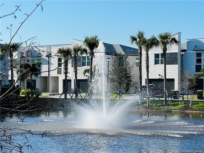 Building Photo - 3913 SE Mentmore Ln