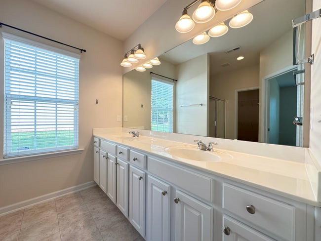 Building Photo - Charming Wakefield Home with First-Floor B...