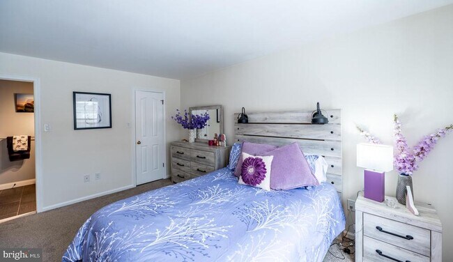 Building Photo - 1012 Foxmeadow Dr