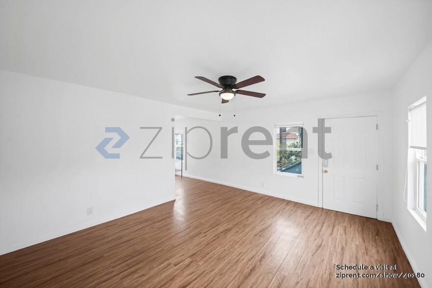 Building Photo - 4057 S Hoover St