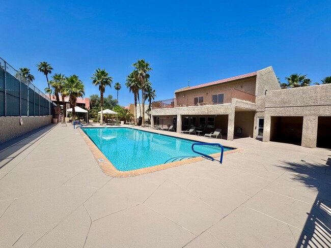 Building Photo - BEAUTIFUL 1 BEDROOM CONDO!