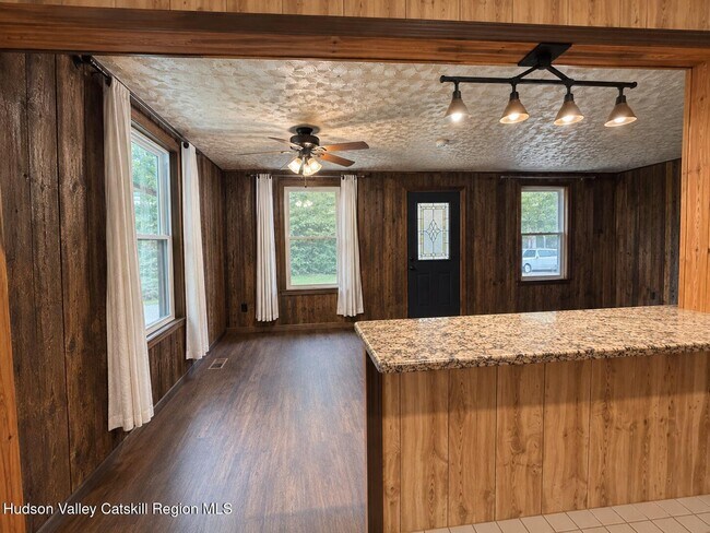 Building Photo - 28 Sutton Hollow Rd