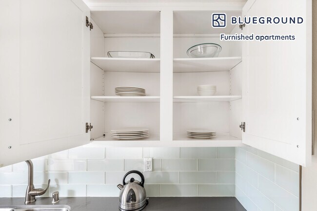 Building Photo - 960 N Alfred St