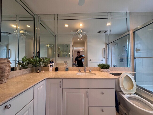 Building Photo - 6435 Bay Club Dr