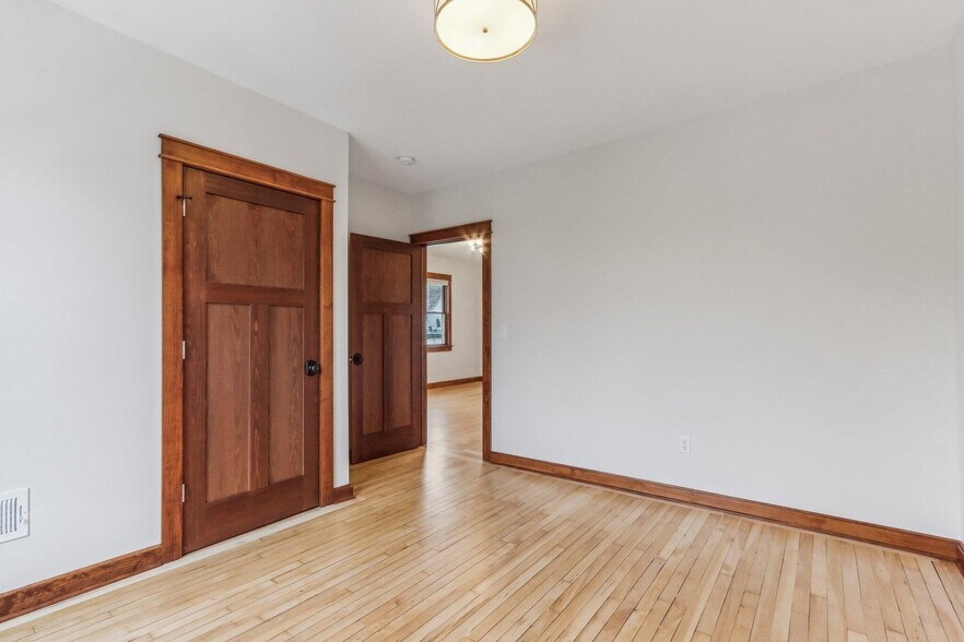 Bedroom 1 - 351A E Deer Pl