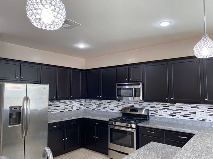 Building Photo - 3411 W Tail Feather Dr