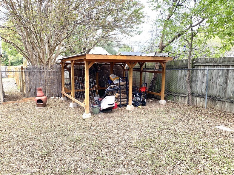 Backyard - 1918 Castle Gate Cir