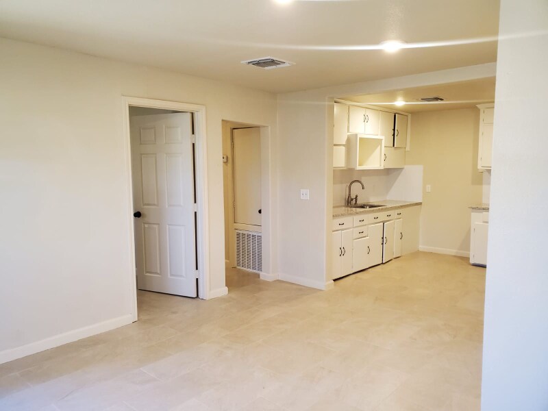 Building Photo - 118 Esmeralda Dr